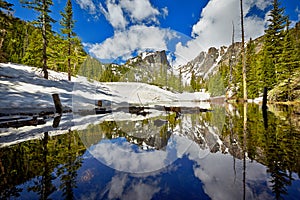 Baia sul roccioso montagna 