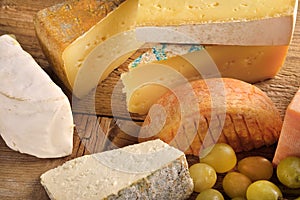 Types of cheese with grapes