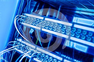 Types of network cables with the ability to receive and transmit signals up to 1 kilometer and have very little signal loss