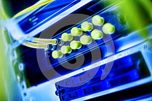 Types of network cables with the ability to receive and transmit signals up to 1 kilometer and have very little signal loss