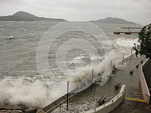 Typhoon Hagupit hitting Hong Kong fiercely