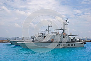 Típico Costa guardia buque cortador barco sobre el masculino maldivas 