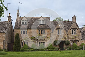 Typical Cotswold cottages on the River Eye, Lower Slaughter, Gloucestershire, Cotswolds, England, UK