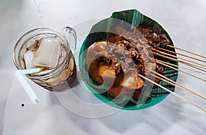 typical Indonesian food, namely Padang Sate with Sweet Iced Tea: