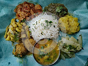 Typical Mauritian seven curries with to puri / 7 carri