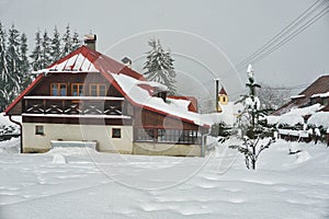 Typický slovenský dom v horskej obci Bully pri Donovaloch