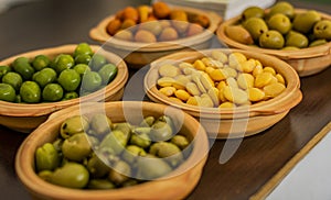 Typical Spanish snacks for noon to accompany a good wine