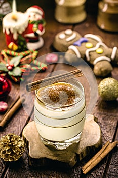 Typical warm Christmas eggnog, made at home, based on eggs and alcohol. Also called Auld Man milk, milk and pisco, momo cola,