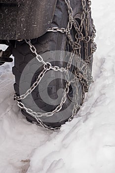 Tyre with chains
