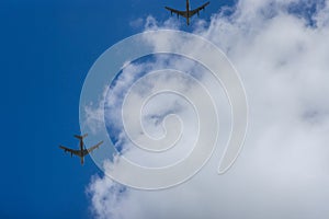 The U.S. Air Force is transporting cargo at high speed against the backdrop of the sky