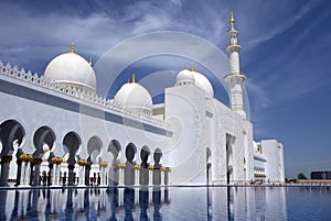 UAE, Abu-Dhabi, the White mosque.