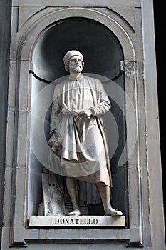 Uffizi Alley Statue photo