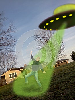 UFO Space Alien Abduction, Flying Saucer