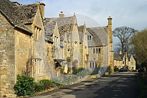 UK, Cotswolds, picturesque street in Stanton village