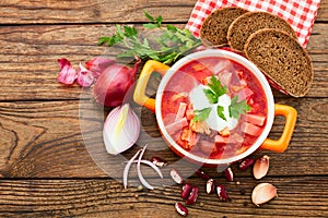 Ukrainian and Russian national Red Borsch