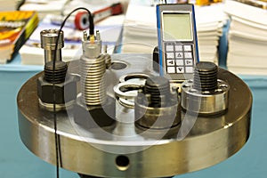 Ultrasonic bolt load measurement maintenance testing device for industrial work