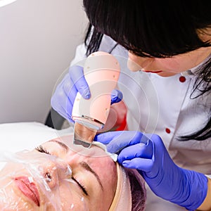 Ultrasonic facial cleansing, moisturizing, restoring and smoothing wrinkles. Facial cleansing with an ultrasonic