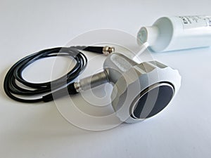 Ultrasonic transducer for non destructive analysis