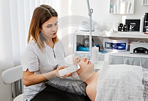 Ultrasound beauty treatment. Ultrasound skin cleaning