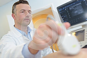 Ultrasound echo on patient