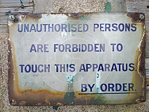 Unauthorised persons sign