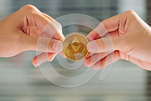 Uncertainty with bitcoin in hand,war of bitcoin,pull bitcoin wit