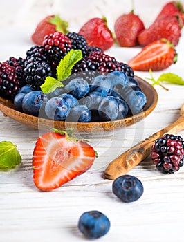 Ãâunch of wild berries