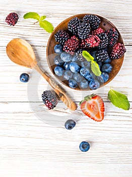 Ãâunch of wild berries