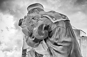 Unconditional Surrender Kiss statue in Sarasota