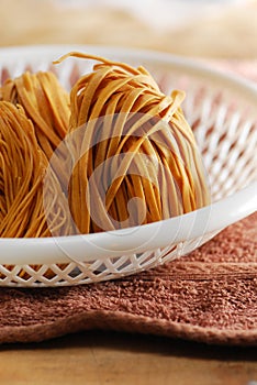 Uncook noodle coil