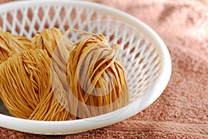 Uncook noodle coil