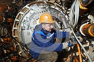 Undeground working in tunnel