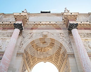 Under of Arc de Triomphe du Carrousel