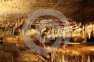 Under ground cave dream lake luray caverns