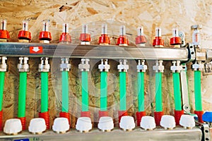 Underfloor heating manifold collector with pipes