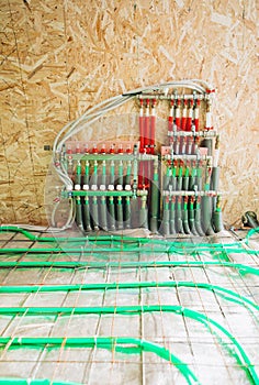 Underfloor heating manifold collector with pipes