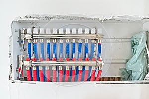 Underfloor heating wiring center with pipes