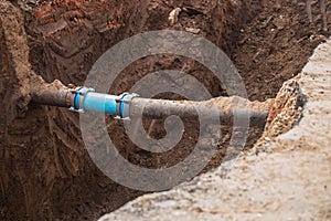 Underground pipe connector