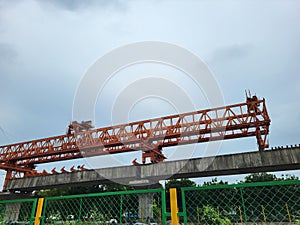 Underslung Movable Scaffolding System