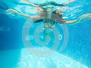 Underwater girl close up portrait in swimming pool
