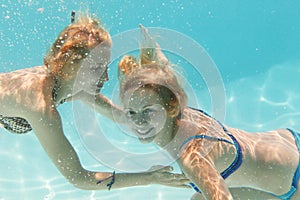 Underwater girls in thepool