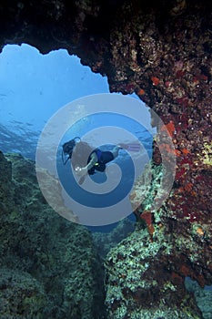 Underwater photography : Diver in cave