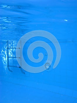 Underwater picture of a swimmingpool