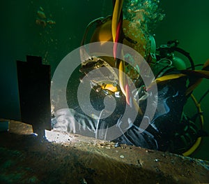 Underwater welding in deep ocean depths