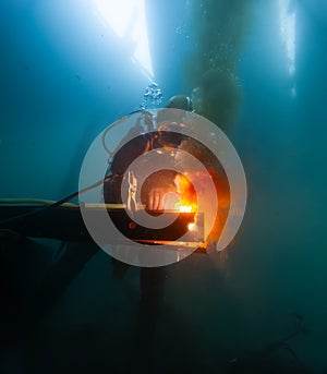 Underwater welding in deep ocean depths