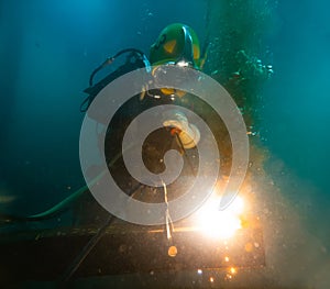 Underwater welding in deep ocean depths