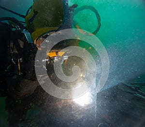 Underwater welding in deep ocean depths