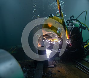 Underwater welding in deep ocean depths