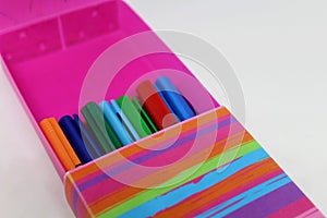 Une collection de crayons colorÃ©s