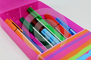 Une collection de crayons colorÃ©s